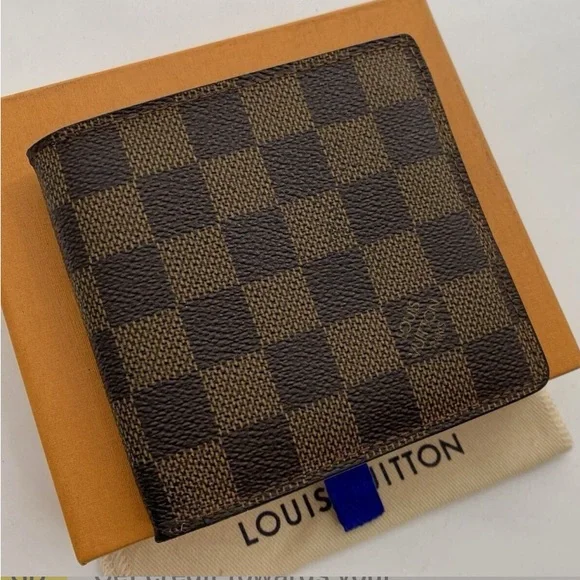 Preloved in excellent condition Louis Vuitton Brown Checkered Wallet