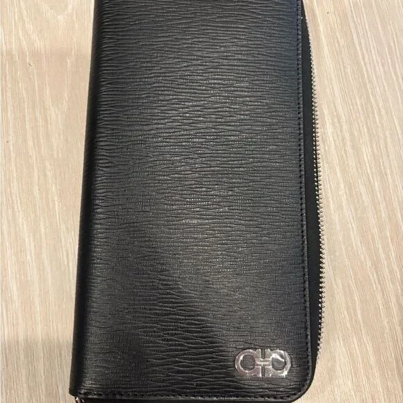 Brand new Salvatore Ferragamo Black Leather Wallet mens / women's wallet
