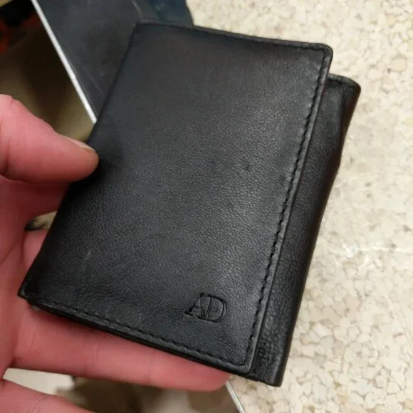 Men - Slim RFID Blocking Wallet for Securing Personal Data - Front Pocket