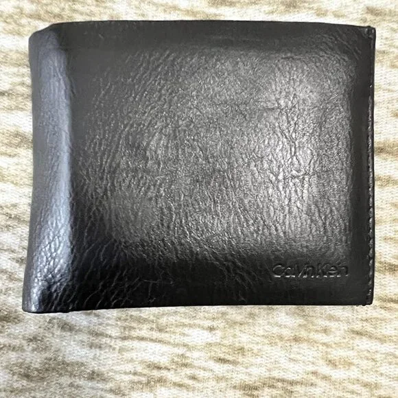 Men's RFID Leather Minimalist Bifold Wallet with Multiple Card Slots and ID
