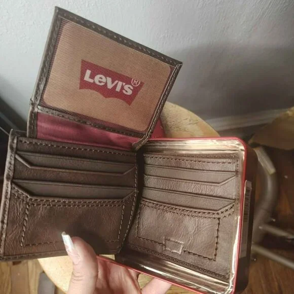 NEW Levi's Men's Brown Genuine Leather Wallet