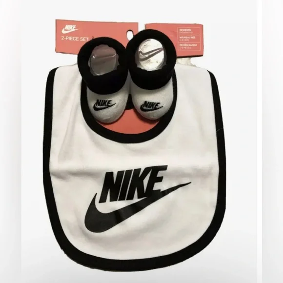 NIKE Baby Booties and Bib Set Size 0-6 Months Newborn White Shower Gift NWT