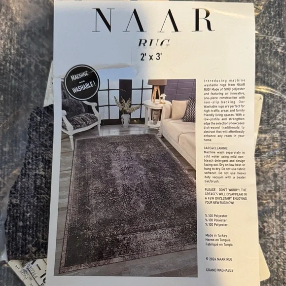 NAAR Rug 2'x3' in Black and Gray