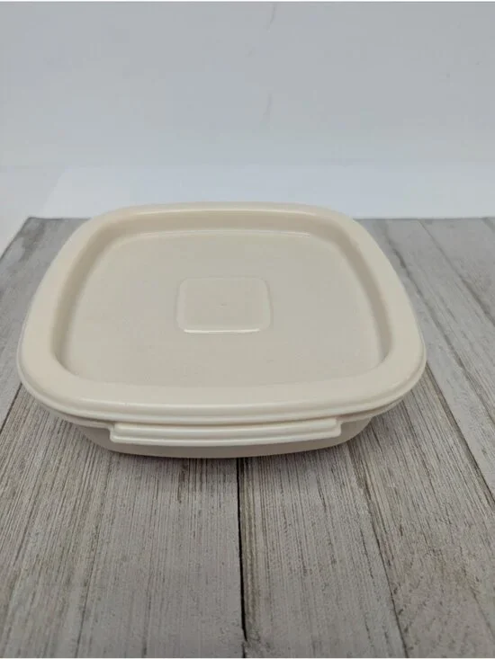 Rubbermaid 2 Cup Storage Container #2243 Square Servin Saver Almond Excellent