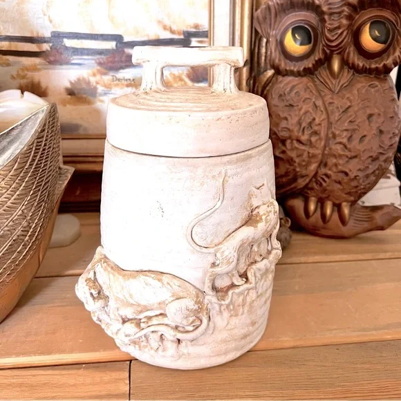 Vintage Handmade Thrown Studio Pottery Big Cats With Lid Cookie Jar Canister