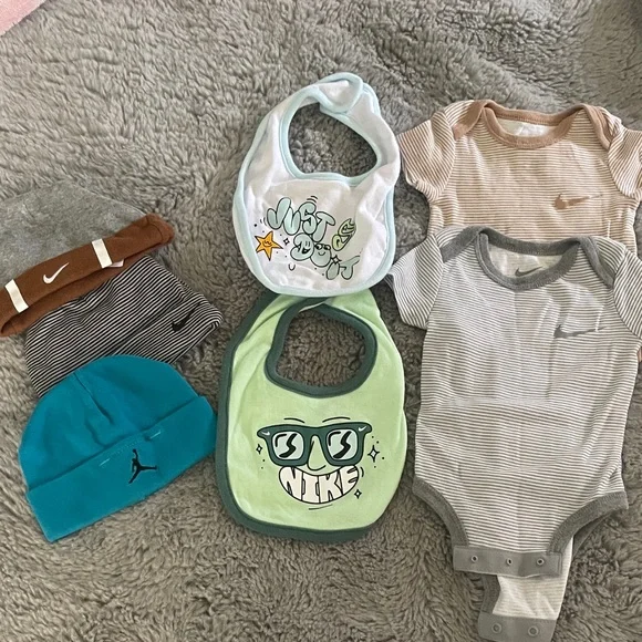 Nike Green and Teal Baby Bib Set Bodysuits Hats with Logo