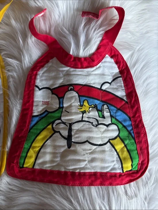 PEANUTS VINTAGE BIBS SET OF 2 Snoopy & Lucy