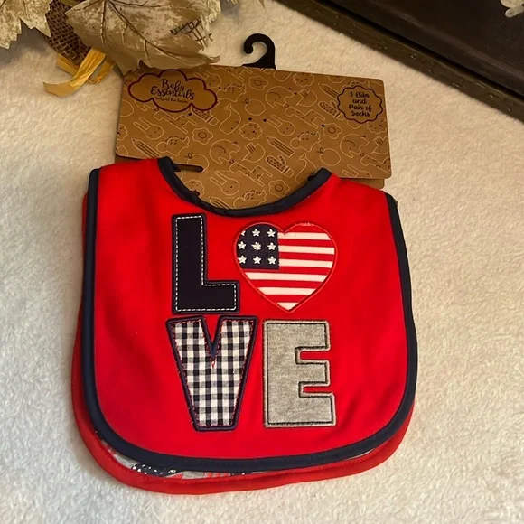 ‼️3/$10‼️ NWT 2 Baby Bibs