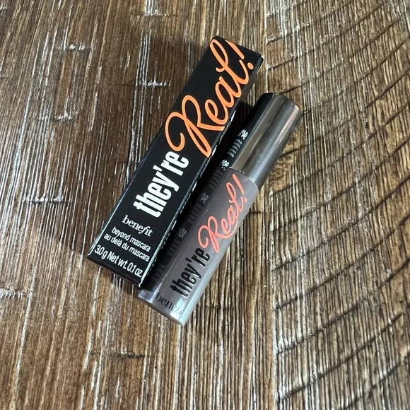 Brand New Benefit mascara