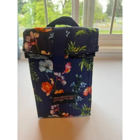 Perfect Preppy Navy and Floral  Lunch Sack by Jansport - Great Condition