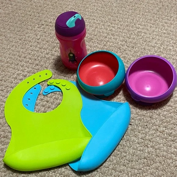 2 bibs, green & blue, 2 suction bowls, pink & purple, 1 tommie tippie sippie cup