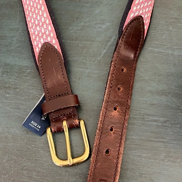 Vineyard Vines Pink Whale logo leather men’s belt 28
