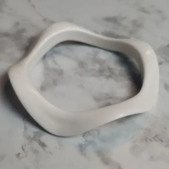 White Lucite Wavy Vintage Bangle Bracelet