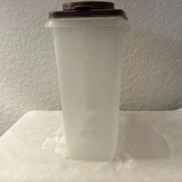 Tupperware Vintage Ceral Keeper Storage Container W‎ Flip Lid 469-14