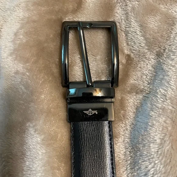 Dockers 32” Leather Reversible Black/Brown Belt! with dark Buckle! Nice Belt!