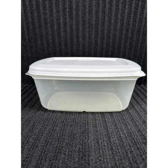 Rubbermaid Servin Saver Plus B Container 7.6 Cup / 1.9 Qt / 1.8 L White Lid RARE