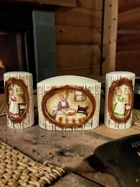Vintage Sears Roebuck Pioneer Woman Salt Pepper Set and  Napkin Holder‎