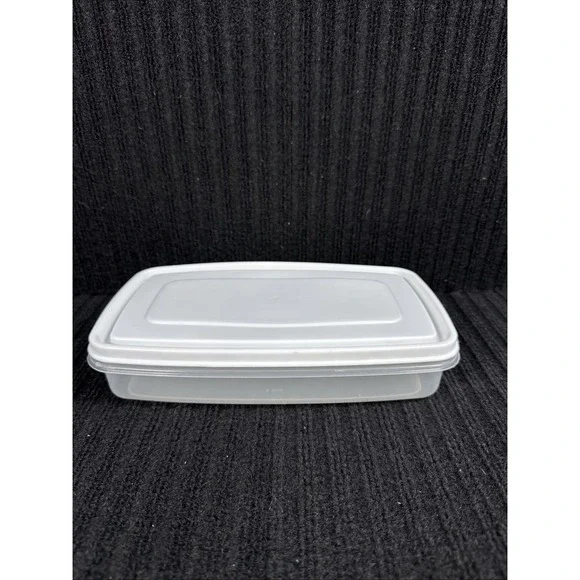 Rubbermaid Servin Saver Storage Container # 5 4 Cup White Lid Rectangle USA