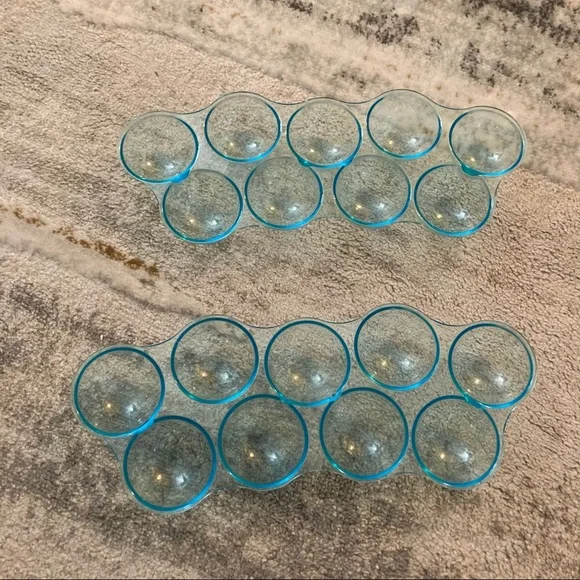 💕 Bundle of 2 plastic light blue egg holders