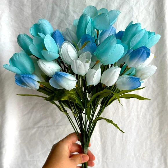 NWT Artificial Blue & White Tulip Bouquet – Lifelike Faux Floral Arrangement