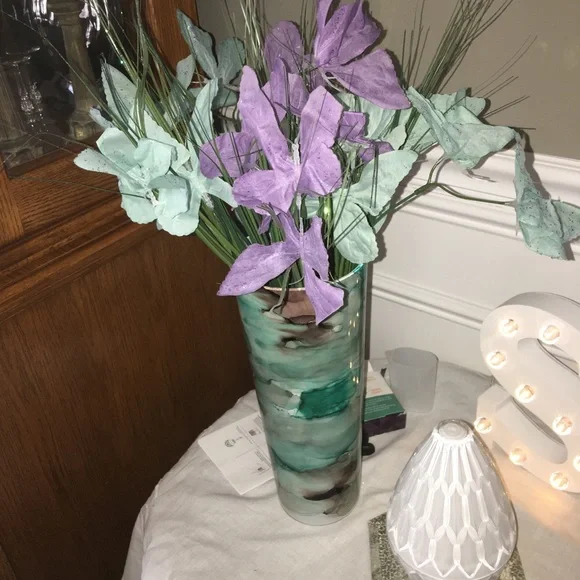 NWOT Silk Flowers & Beautiful Painted Glass Vase