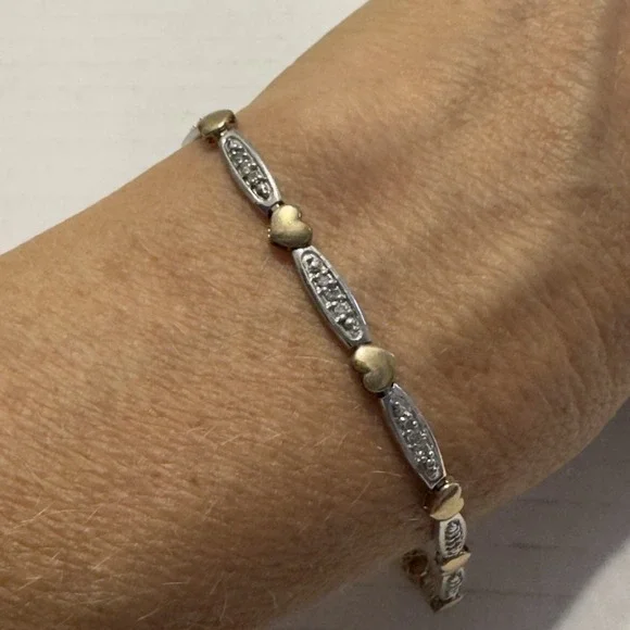 5.6gr 10k Yellow White Gold Diamond Heart love Bracelet Delicate Dainty Feminine