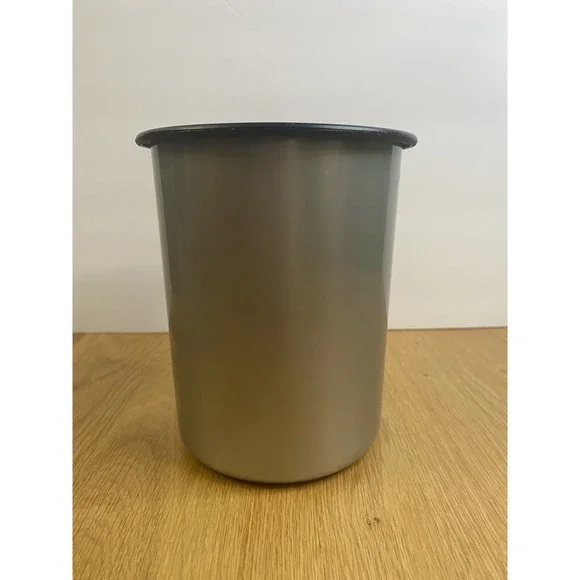Tupperware 6
