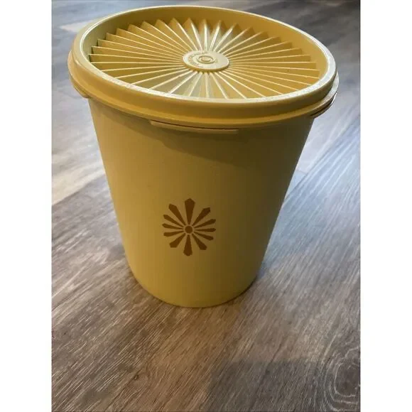 Tupperware Harvest Servalier Canister 809-4 With Lid Vintage