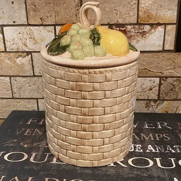 Vintage 1970’s Basket Weave Fruit Daisys On Top Canister