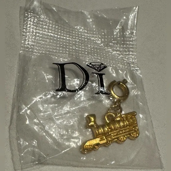 New! Diamonds International Train Charm Gold Original Sealed Package Locomotive
