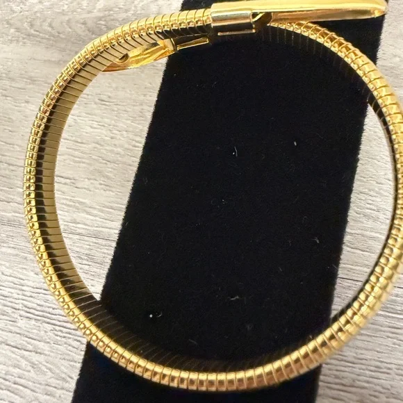 Elegant Gold Tone‎ Bracelet 7”