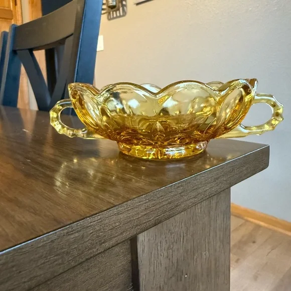 Vintage 1970’s Anchor Hocking Fairfield Nappy Bowl/Candy Dish - Amber