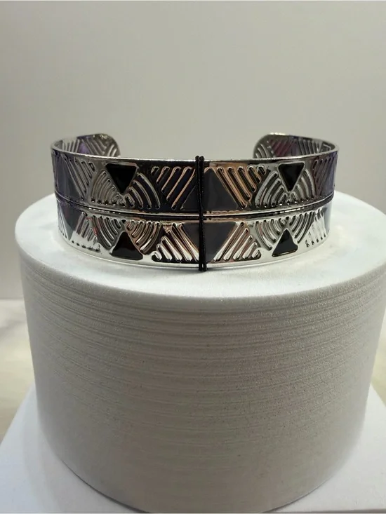 🩷5/$10🩷 paparazzi Silver and Black Geometric Cuff Bracelet
