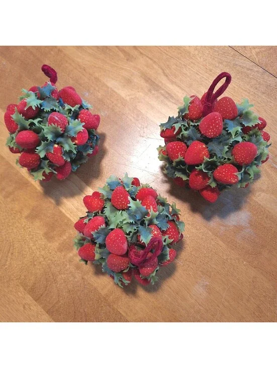 3 VTG Strawberry Plastic Cluster Hanging Balls Looks Like Mistletoes 3.5