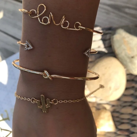 Set of 4 Boho bracelets ❤️ boutique