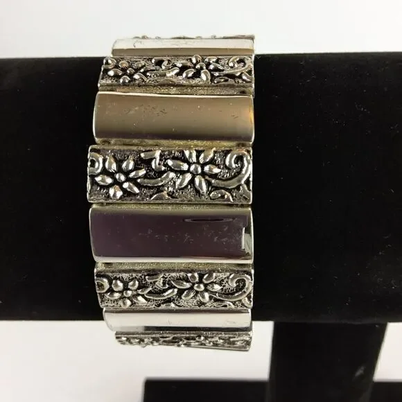 Fashion silvertone bracelet with Floral Accent