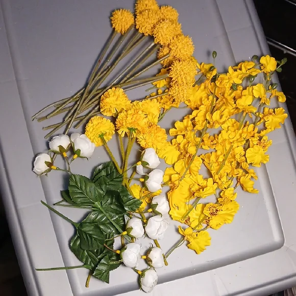 Artificial Floral Stems - Yellow & White w/green