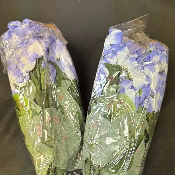 8 Piece Artificial Blue Geranium and Green leaves Floral Arrangement new
