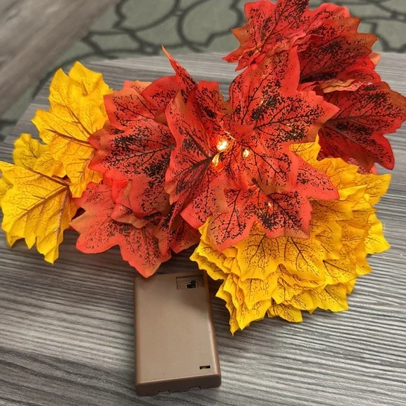 Fall leaves garland with lights battery operated new in excellent condition