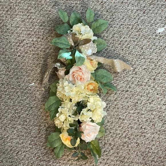 Floral decor with hook