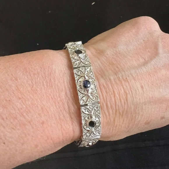 Silver filigree and onyx bracelet