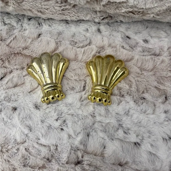 Pair of Gold Tone Shell-Shaped Art Deco Rod Attachments