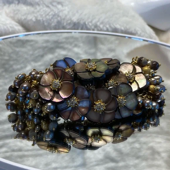 Beautiful Floral Faux Pearl Bracelet Gold Tone 7-8 3/4 Bohemian Style Rhinestone