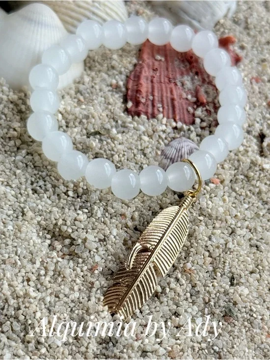 Alquimia White Beaded Bracelet with Gold Feather Charm