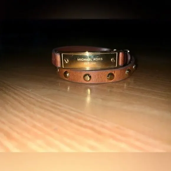 MICHAEL KORS Brown and Gold Wrap Bracelet MICHAEL KORS Brown and Gold Bracelet