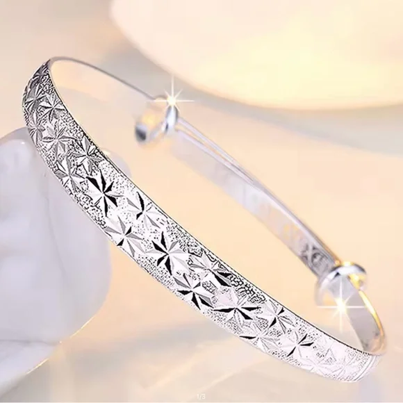 Elegant Silver‎ Star Pattern Bangle