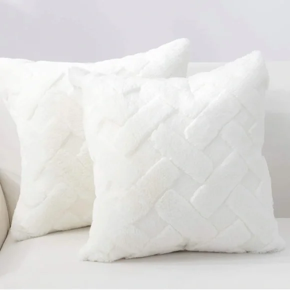 Set of 2 Faux Fur Pillow Covers  Super Soft Plush Fleece Throw Textured Knitted
