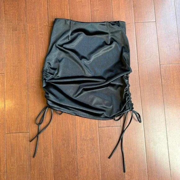 Black Windsor Ruched Mini Skirt‎