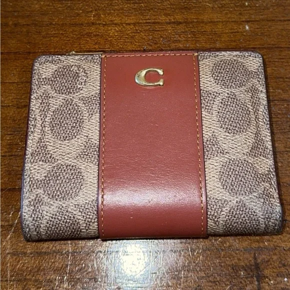 Coach 1941 Signature Logo Bi-Fold Classic Small Wallet Leather AUTHENTIC
