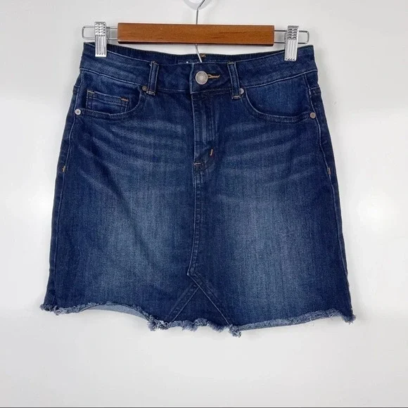 New Indigo Rein Dark Wash Mid Rise Cut Off Denim Mini Skirt Size 26